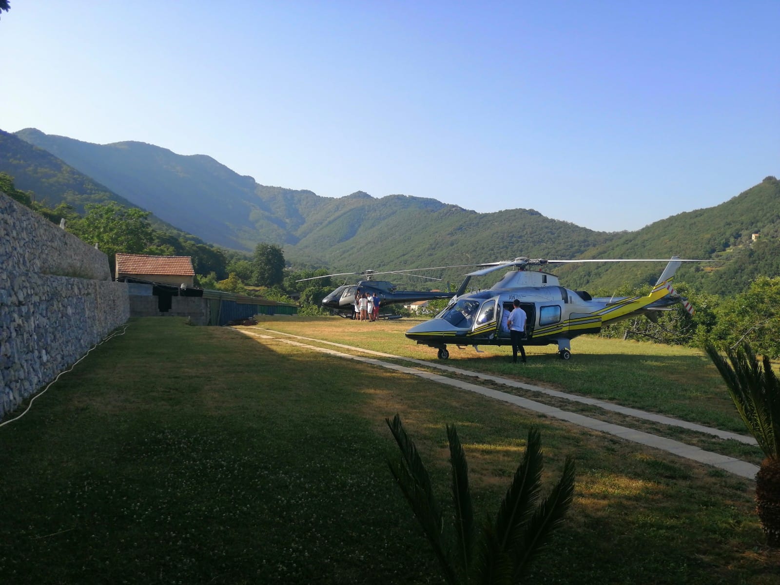 Elicottero e panorama sulla Costiera